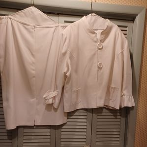 Voir ladies  skirt suit